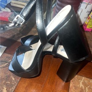 Marc Fisher Platform sandals size 9.5 never worn